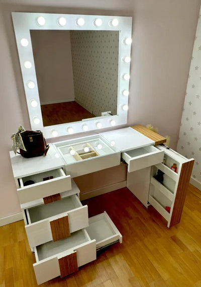 Vanity with Mirror and Lights – Perfect for Your Beauty Salon