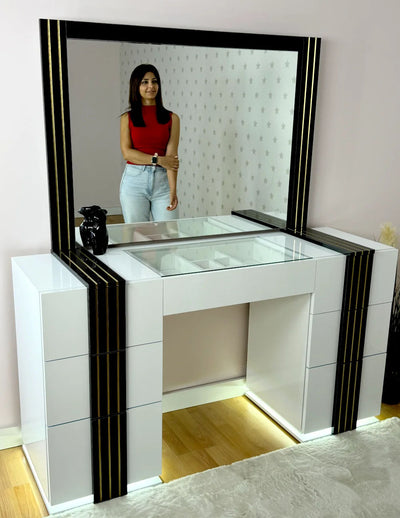 Bedroom Vanity with Mirror – 7 Drawers